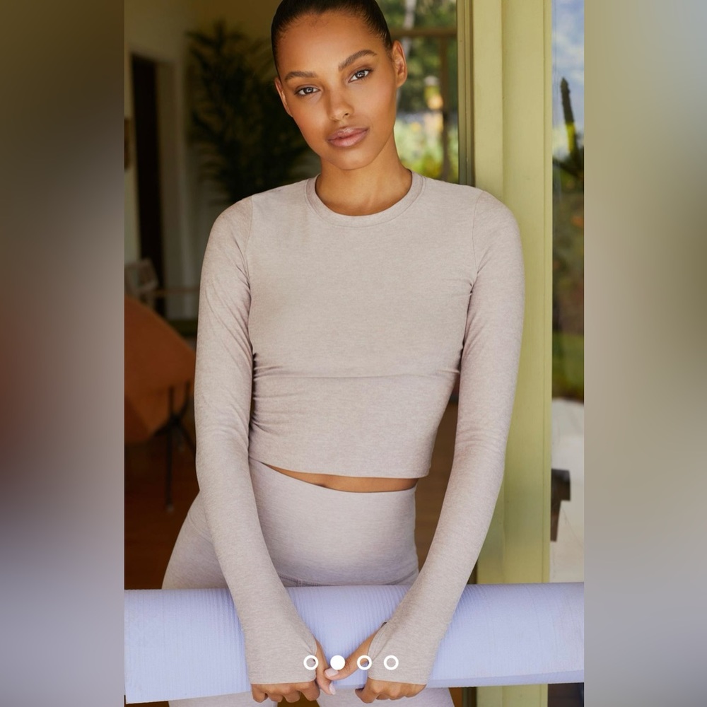 Beyond Yoga featherweight peekaboo pullover S